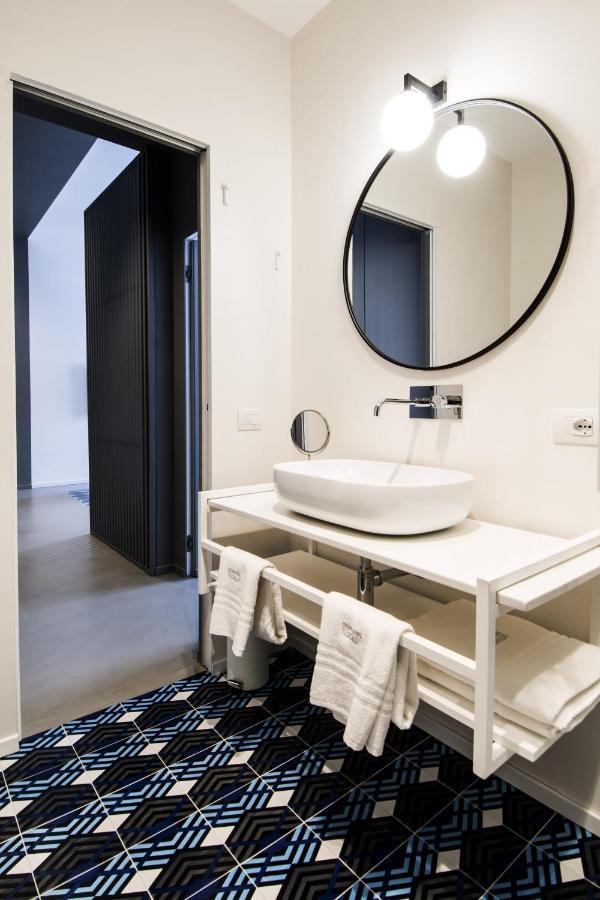Toraldo Suites - Dimore Partenopee Неаполь Экстерьер фото